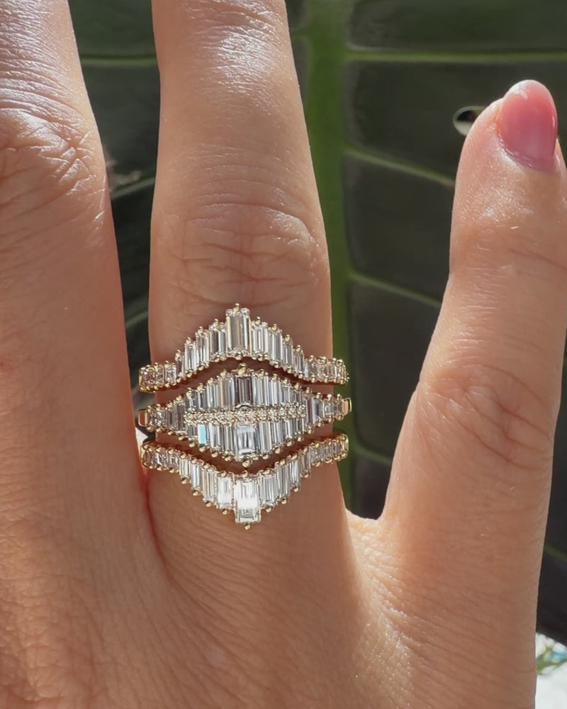 Gradient-Diamond-Ring-with-Bagette-and-Pave-Diamonds-stack-video