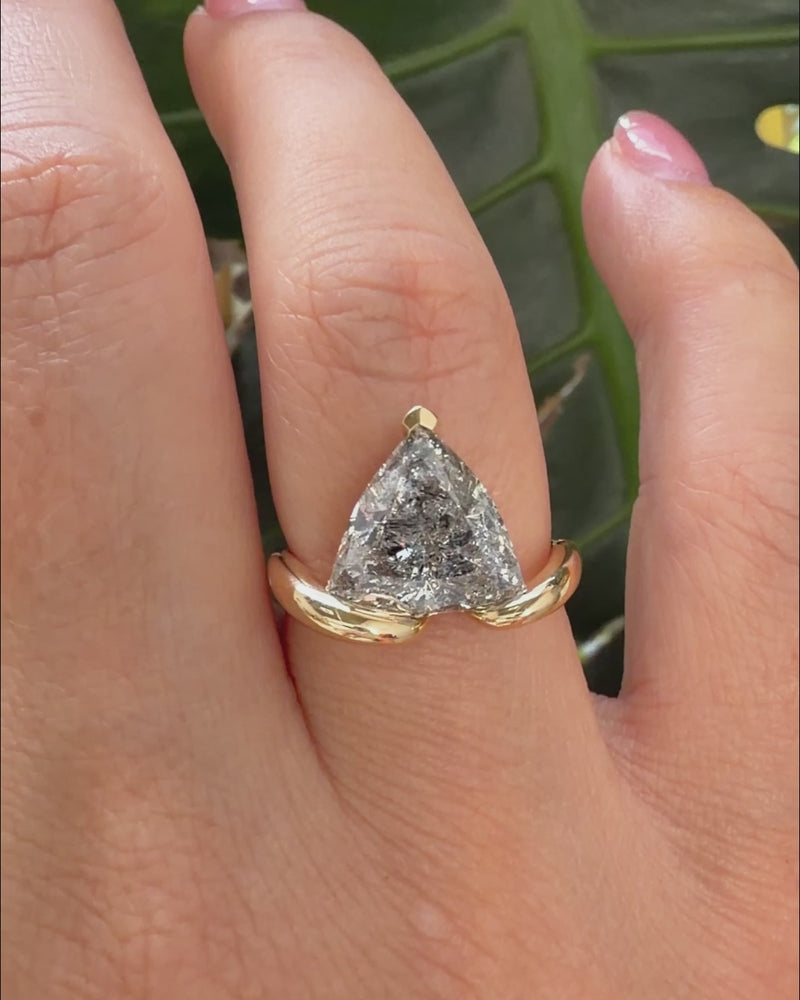 _Pepper_Trillion_Diamond_Solitaire_Ring_Anchor_vid
