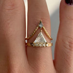Engraved-Chevron-Ring-with-a-Salt-and-Pepper-Kite-Diamond-video