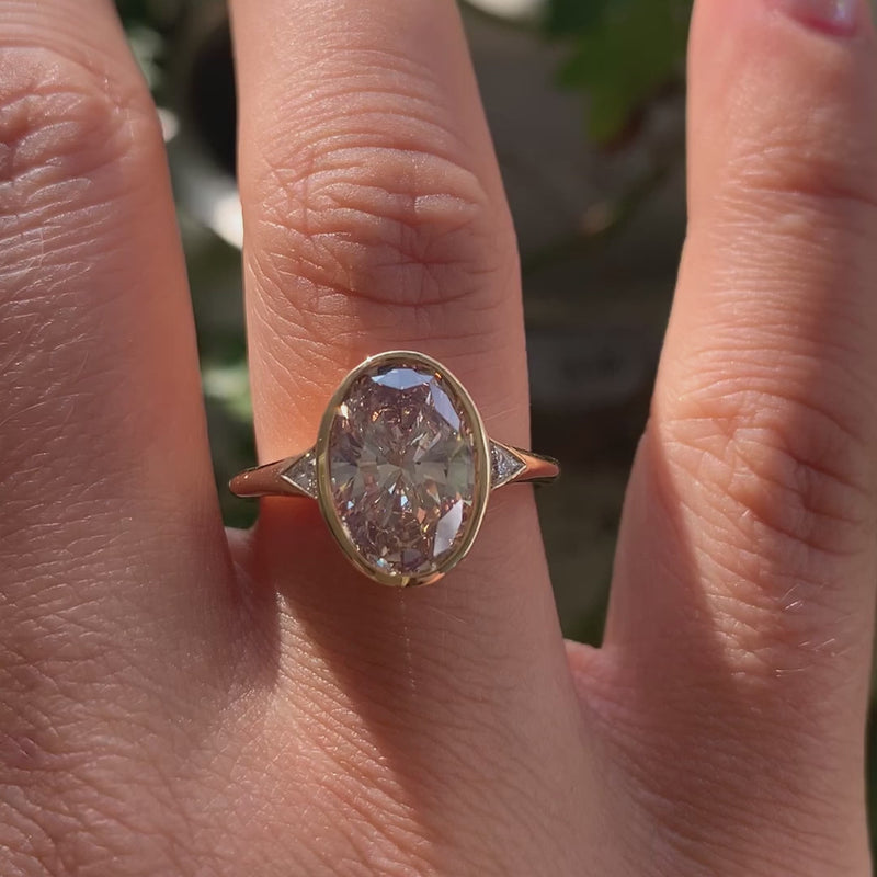 Fizz-Champagne-Diamond-Engagement-Ring-video