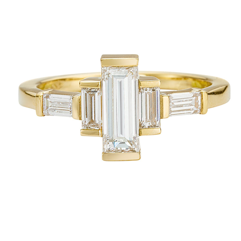 Baguette-Diamond-Engagement-Ring-with-Golden-Framework-closeup