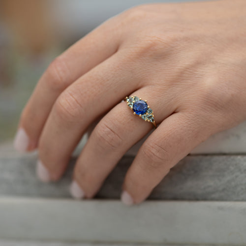 Blue-and-Teal-Sapphire-Cluster-Ring-moment