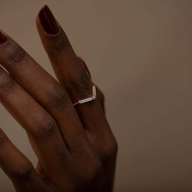 Chevron-Baguette-Diamond-Wedding-Ring-sngle