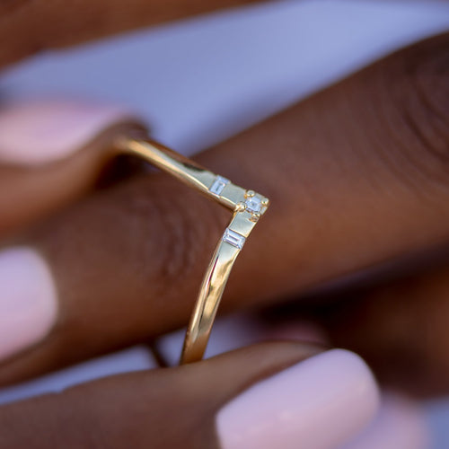 Chevron-Wedding-Ring-with-Baguette-and-Princess-Diamonds-top-shot