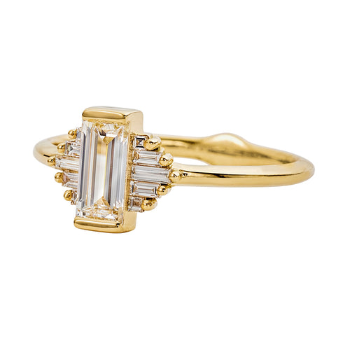 Classic-Art-Deco-Engagement-Ring-with-Baguette-Cut-Diamonds-side-closeup