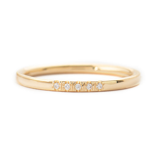 Five-Diamonds-Wedding-Ring--close