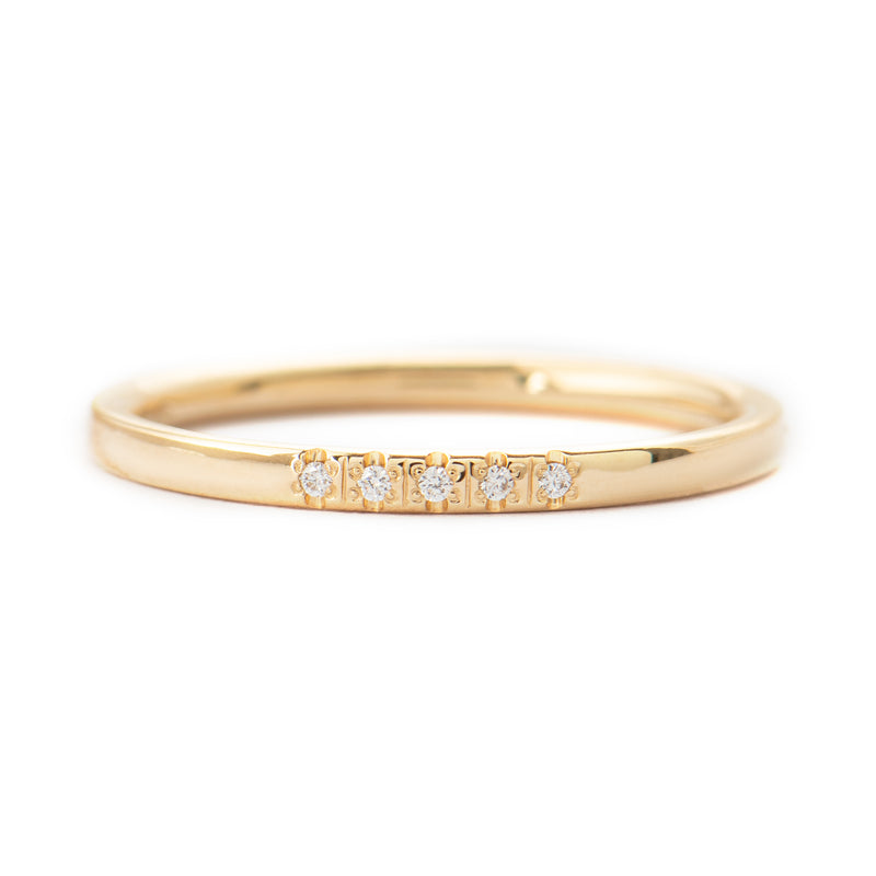 Five-Diamonds-Wedding-Ring--close
