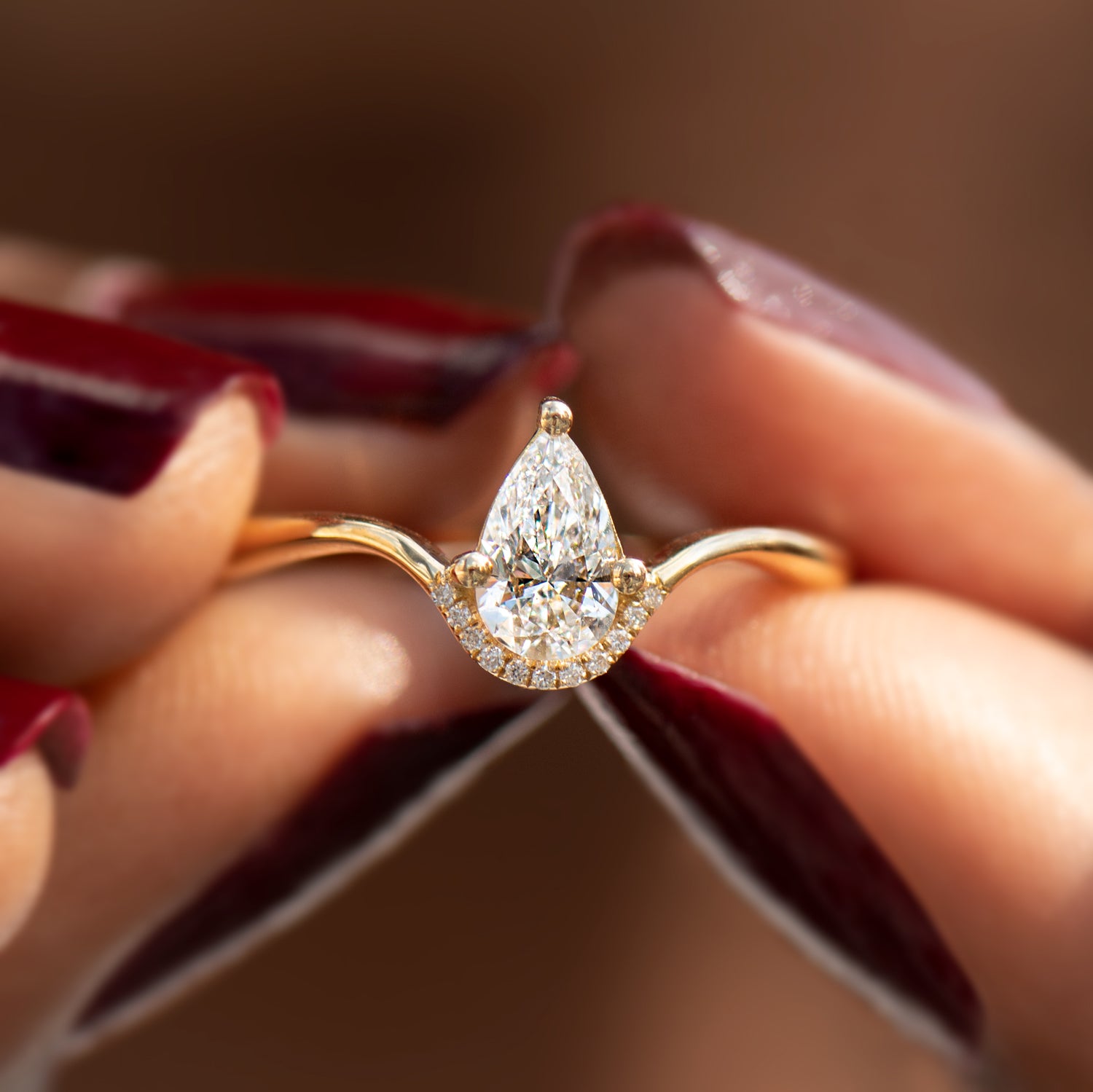 7.5 Ctw Solitaire Pear-Cut Engagement Ring In 18K Gold – Luxe VVS Jewelers