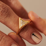 Fyn-Unisex-Triangle-Solitaire-Engagement-Ring-artemer