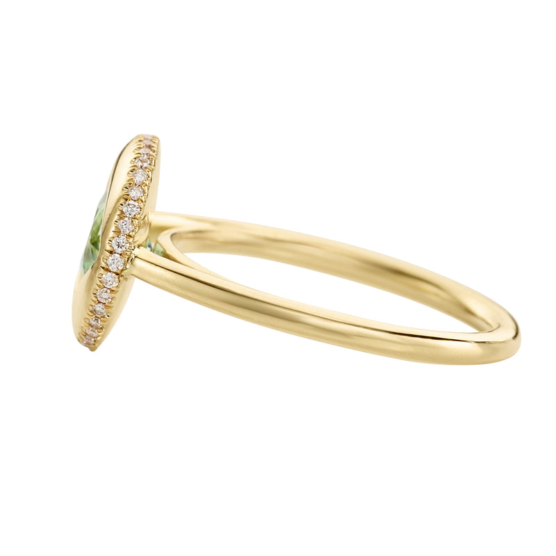 Geometric-Wedding-Ring-Pattern-Gold-Ring-SIDE-CLOSEUP