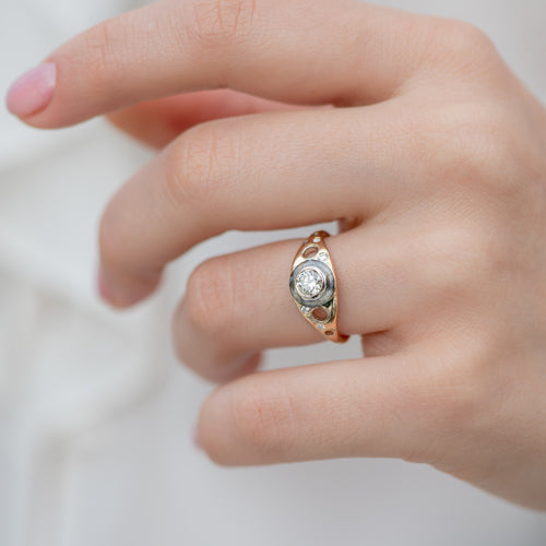 Golden-Grommet-Ring-with-a-Fancy-Green-Diamond-and-Grey-diamond-Sphere-side-shot