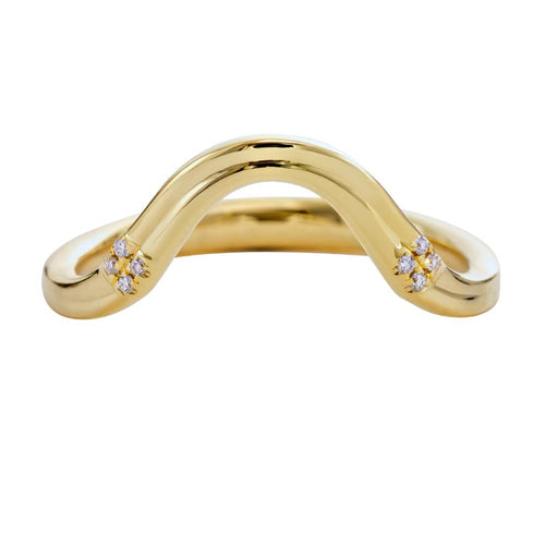 Golden-Lasso-Wedding-Band-with-Diamond-Detailing-closeup