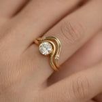 Golden-Lasso-Wedding-Band-with-Diamond-Detailing-solid-gold-18k