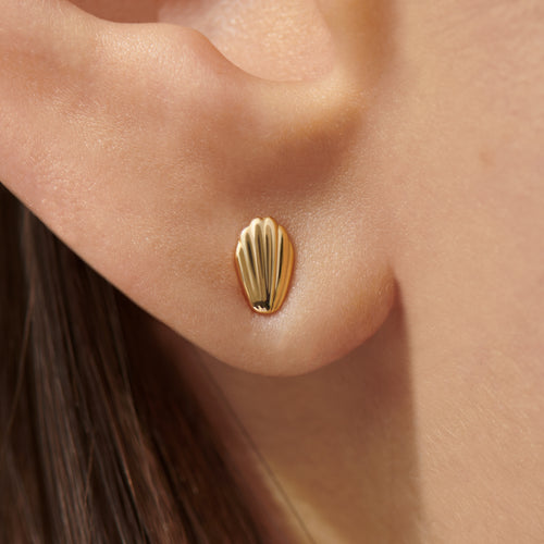 Madeleine-Cookie-Gold-Stud-Earrings-18k-artemer