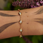 Minimalist-Daisy-Chain-Gold-Bracelet-with-White-Diamonds-Bracelets