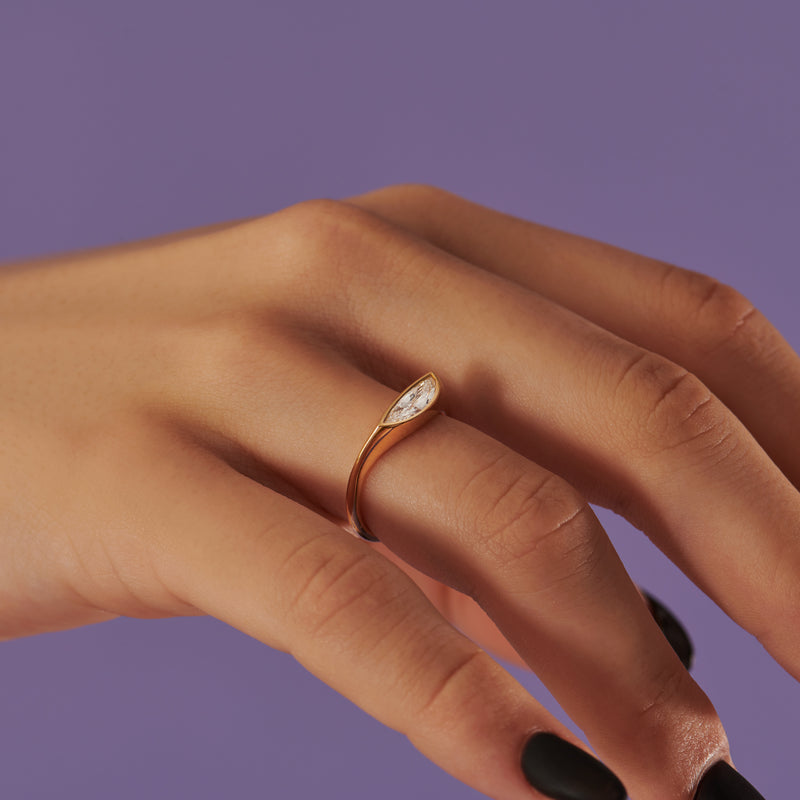       Neve-OOAK-Diamond-Signet-Engagement-Ring-side-shot