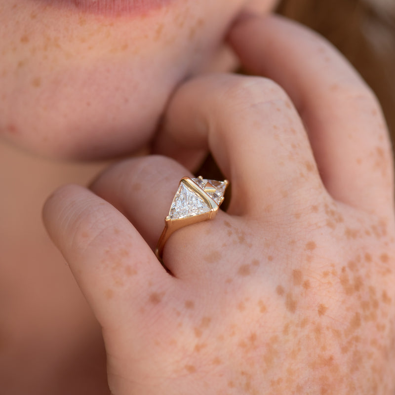 Pyramid-Engagement-Ring-with-Trillion-and-Trapeze-Cut-Diamonds-solid-gold-18k