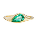 Solitaire-Engagement-Ring-with-a-Pear-Cut-Emerald-closeup