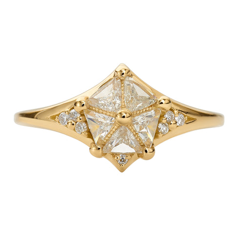 Star-engagement-ring-with-Five-Triangle-Cut-Diamonds-closeup