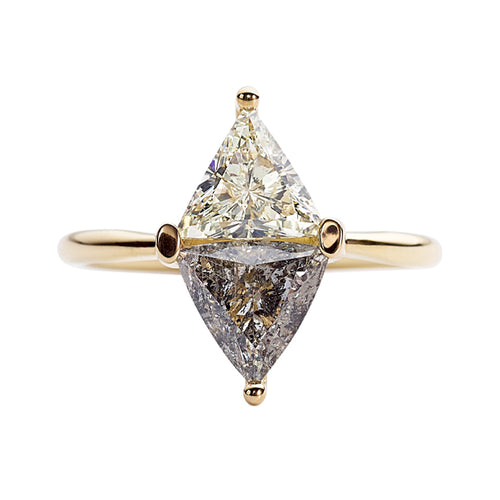 Two-Tone-Diamond-Rhombus-Engagement-Ring-White-and-Grey-Trillions-close-up