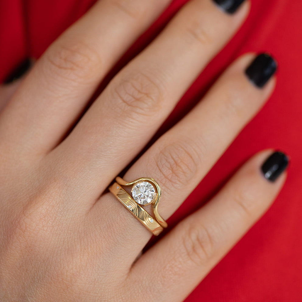 Wavy Round Diamond Engagement Ring Set One Carat Diamond – ARTEMER