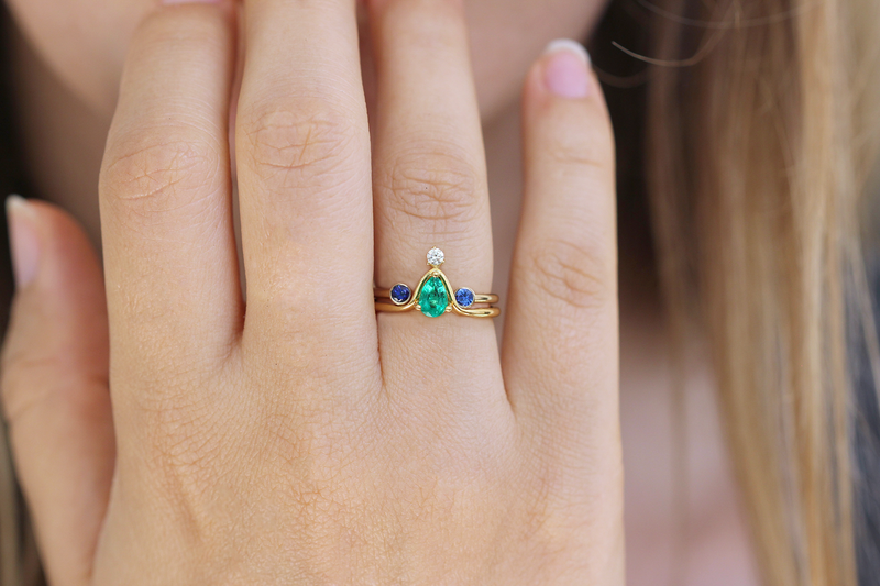 emerald wedding ring set