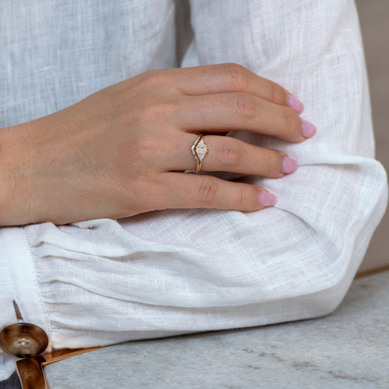 Chevron Wedding Ring with Baguette Diamonds - V Baguette Ring7