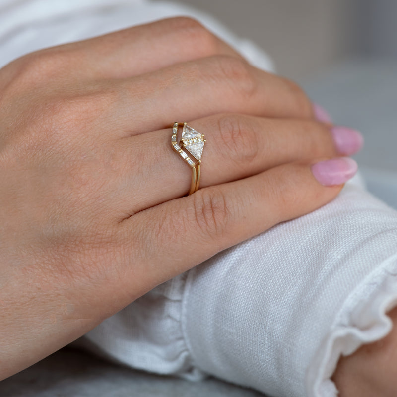 Chevron Wedding Ring with Baguette Diamonds - V Baguette Ring6