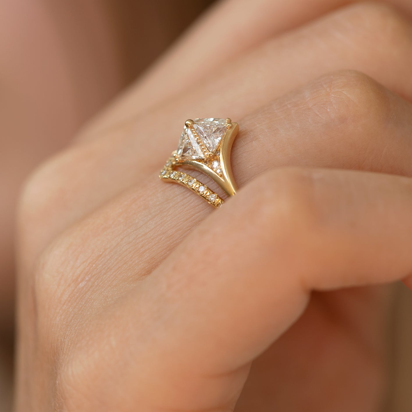 Star Rings With Triangle Design Detailed Star Engagement Ring with Triangle Diamonds – ARTEMER